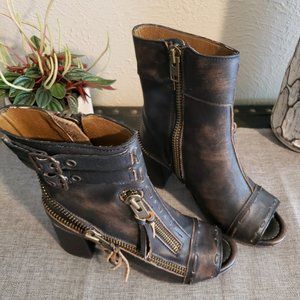 NWOT Freebird by Steve Zombie Size 9 Booties!!